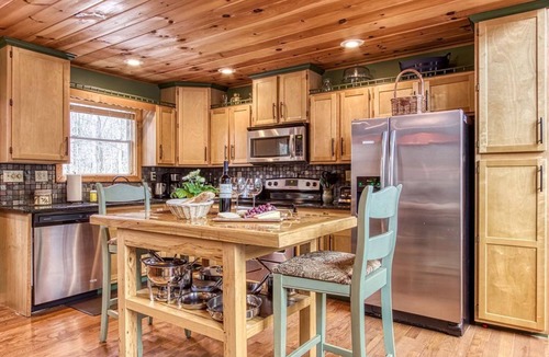 Sevierville Cabin | Right on the Little Pigeon River! Listen to the sounds of nature!