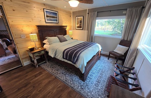 Ridgeville Cabin | River Front, Fishing, Kayaking, Boating, Tubing on the Edisto River