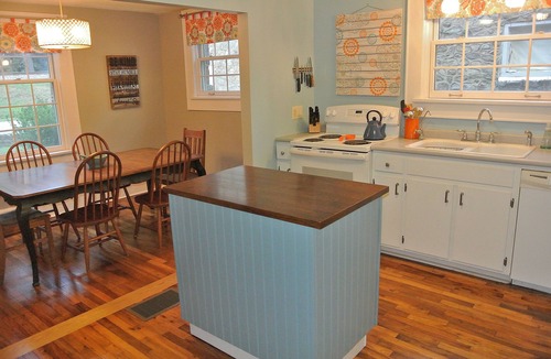 Hot Springs Cottage | River front home, walkable to Hot Springs Spa & downtown - Red Bridge Cottage