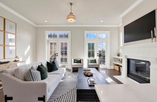 Hitch Village - Fred Wessels Homes House | River View on the Upper East Side