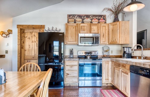 Conner Cabin | Riverfront, Cozy Cabin, Mountain Views, 2bed 2bath