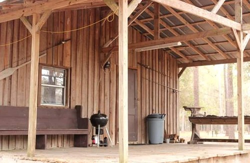 Waynesville Cabin | Riverfront Getaway Cabin with a Boat Ramp Access near Brunswick in Southeast Georgia