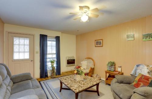 Hot Springs House | Riverside Country Cabin! Hot Springs Getaway