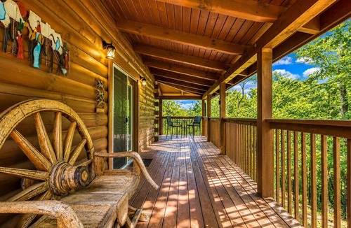 Sevierville Cabin | Rocky Top Heaven - Arcade Game, Resort Pool, $560 FREE tickets each paid day!
