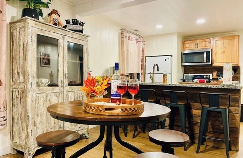 Gatlinburg Cabin | Romantic Cabin, Mountain Views, Privacy & Luxury Hot Tub