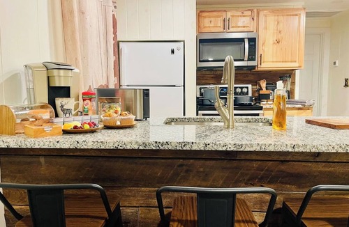 Gatlinburg Cabin | Romantic Cabin, Mountain Views, Privacy & Luxury Hot Tub