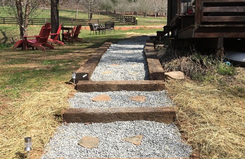 Dahlonega Cabin | Romantic cabin on horse farm just 6 miles away from historic downtown Dahlonega,