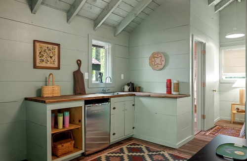Rocky Grove Cabin | Romantic Getaways near Pigeon Forge, in this Beautiful, Pet-Friendly Cabin Rental in Tennessee