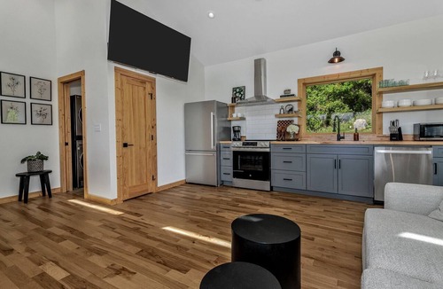 Marshall House | Romantic Mountain Retreat with Hot Tub and Panoramic Views Near Marshall, NC