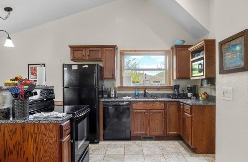 Waynesville Cottage | Romantic Mountaintop Cottage, Deck Views, Fire Pit