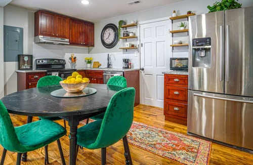 Laceys Spring Apartment | Romantic Riverbend Condo C - sleeps 4 & only 1 mile to Huntsville City