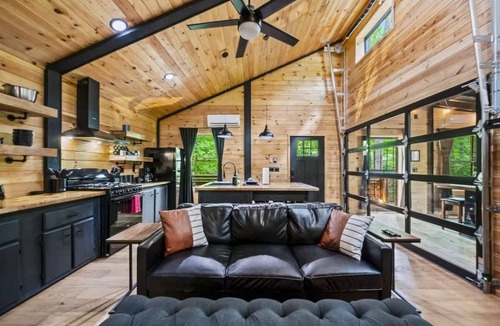Rocky Grove Cabin | Romantic Smoky Mountain Getaway Blackbear Lodge