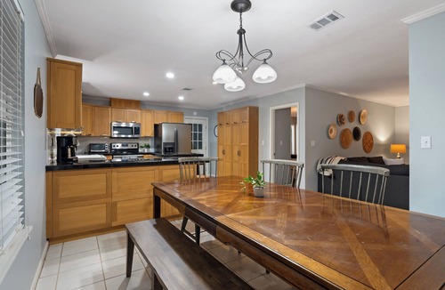 Killearn Lakes Cottage | Roomy NE Tallahassee 4 BR King bed