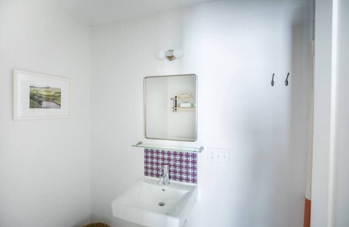 Yamacraw Village Condo | Roomy Two Bedroom Walkable to Everything Downtown