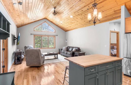 Green Lake Condo | Rustic 2bed/2bath condo WiFi and AC in Green Lake