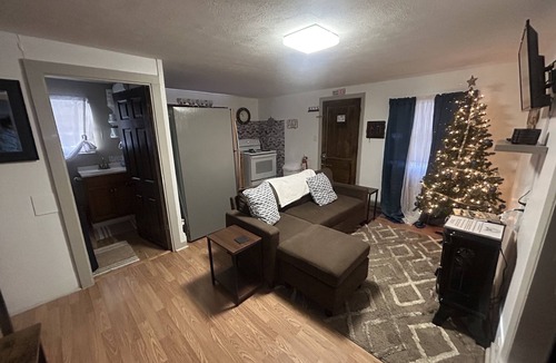 Dandridge Cabin | Rustic 2BR Fisherman’s Retreat on Douglas Lake!