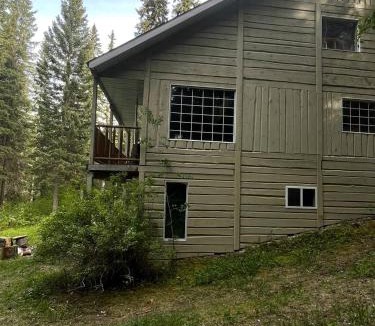 Columbia Valley Ski Chalet | Rustic Executive Cabin at Beaverfoot