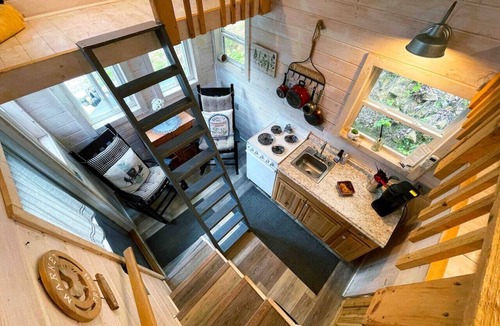 Newport Cabin | Rustic Mt. Farmer Cabin Retreat – Nature, Quiet, and Mountain View’s.