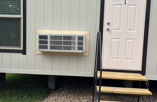 Sweeny Apartment | Rustic studio with AC and big screen tv in wonderful Sweeny