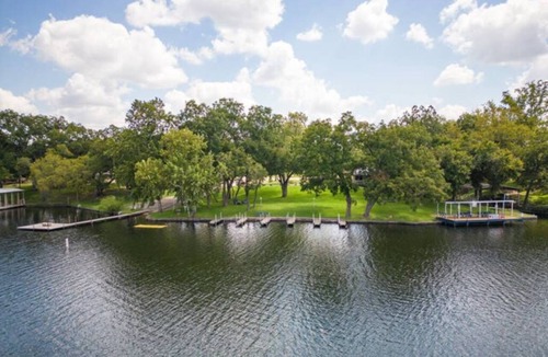 Burnet RV Rental | RV Site - Pull Through 27