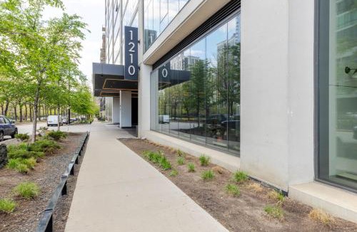 South Loop Apartment | S Loop Studio w Pool Gym Spa nr Grant Park CHI-739