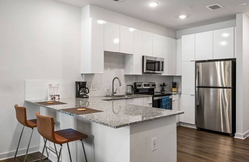 Midtown Apartment | (S1BK) Affordable Hotel-Alternative Perfect for Long Term Stay near Whole Foods