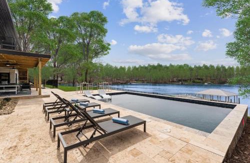Mayhew House | Salience Path w/Heated Pool & Game Room