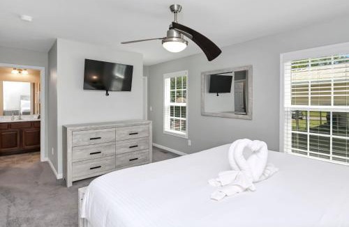 Leesville House | Saluda Shores Sleeps 11