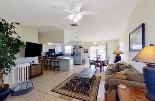 San Carlos Park Apartment | San Carlos Serenity