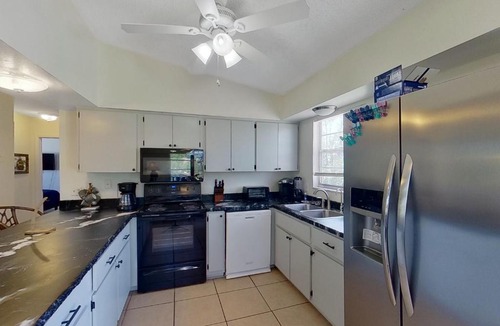 San Carlos Park Apartment | San Carlos Serenity