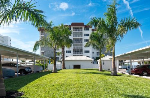 South Island Apartment | Sand Caper #406 by Sun Palace Vacations