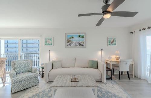 South Island Apartment | Sand Caper #406 by Sun Palace Vacations