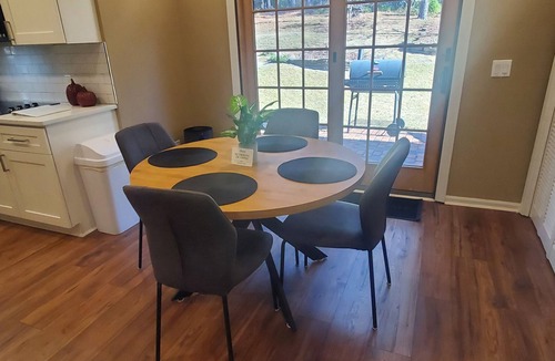 Peachtree City House | Sandtrap Escape- Plush beds, Luxury Bathroom, Game Room & on the Golf Course