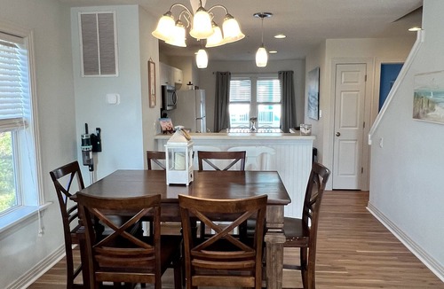 Bermuda Bay House | Sandy Paws Townhouse, Private Mini Water Park, Dog Friendly!