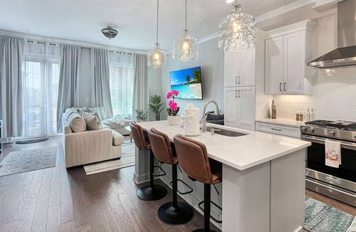 Hitch Village - Fred Wessels Homes House | Savannah Riverfront Retreat