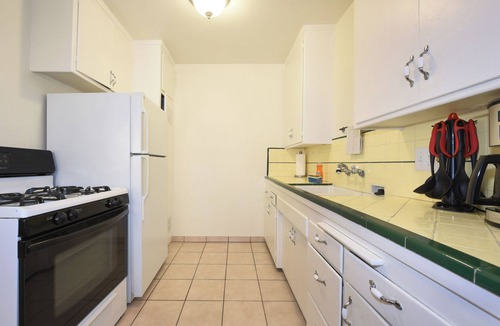 Mar Vista Apartment | Sawtelle 6- 1 bedroom apartment in lively Los Angeles neighborhood