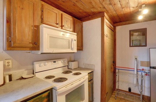 Hot Springs Apartment | Scenic Hot Springs Retreat Near Appalachian Trail!