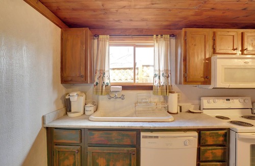 Hot Springs Apartment | Scenic Hot Springs Retreat Near Appalachian Trail!