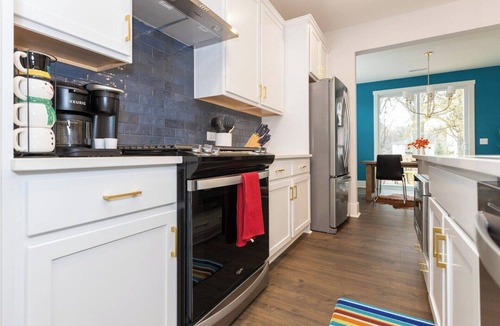 Charlotte Villa | Scenic Nature Retreat in Charlotte 1367