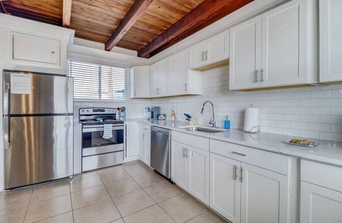 Fernandina Beach Apartment | Sea Glass Cottage #2 | Renovated | Beachfront w/Dune Views | Outdoor Courtyard