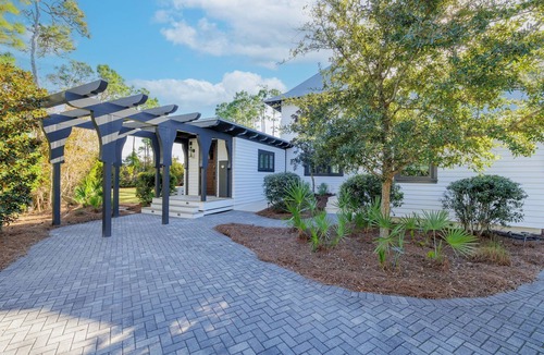 Sunnyside House | Sea la Vie - Luxury Carillon Beach Home - Lake Views!