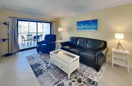 Mid Island Apartment | Seaside 202