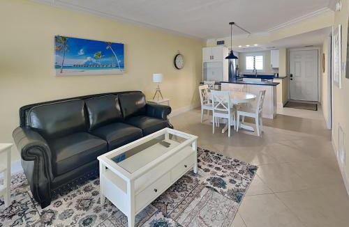 Mid Island Apartment | Seaside 202