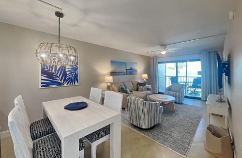 Mid Island Apartment | Seaside 307