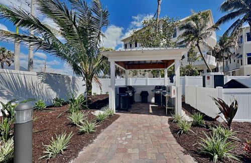 Mid Island Apartment | Seaside 310
