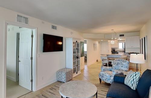 Mid Island Apartment | Seaside 403