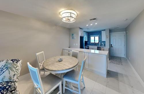Mid Island Apartment | Seaside 502