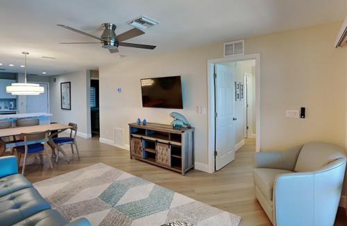 Mid Island Apartment | Seaside 506