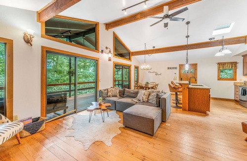 Maggie Valley Ski Chalet | Secluded 4BR Mountain Cabin w/Hot Tub & Fire Pit