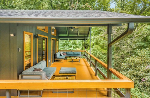 Maggie Valley Ski Chalet | Secluded 4BR Mountain Cabin w/Hot Tub & Fire Pit